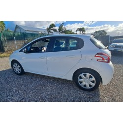 PEUGEOT 208 hdi 