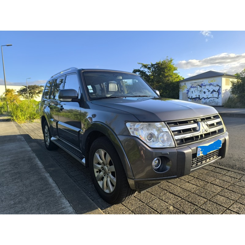 Mitsubishi Pajero 3.2 Di-D 200cv Instyle 7 places Boite Auto Mitsubishi Pajero 3.2 Di-D 200cv Instyle 7 places Boite Auto