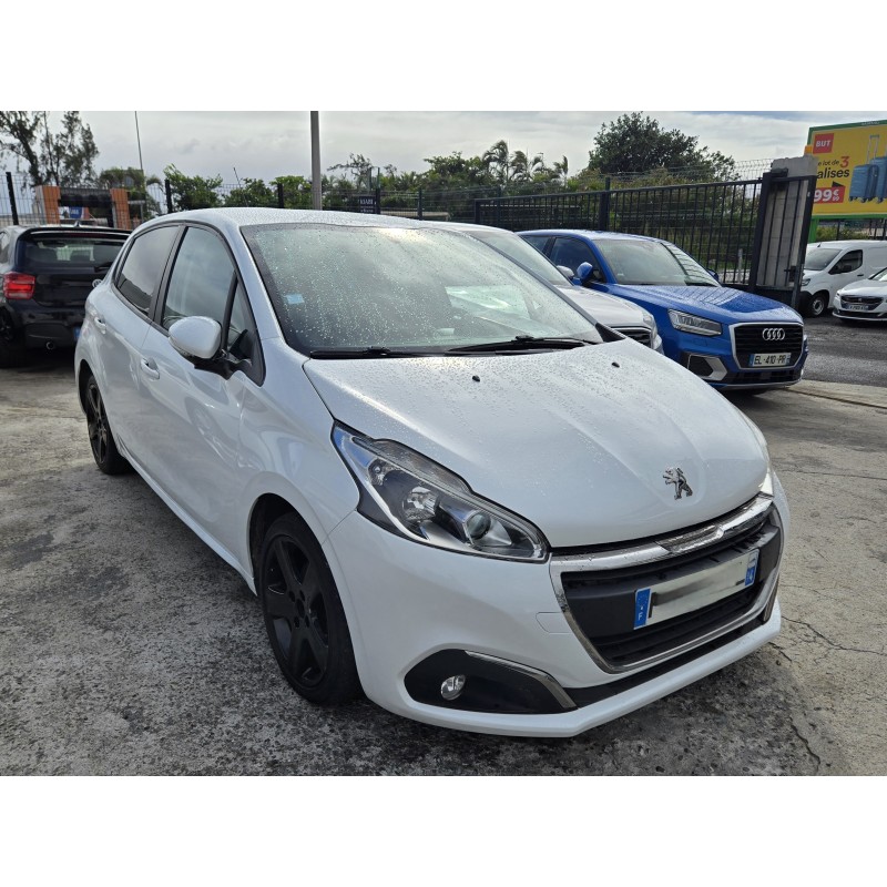 PEUGEOT 208 hdi 100 chevaux PEUGEOT 208 hdi 100 chevaux